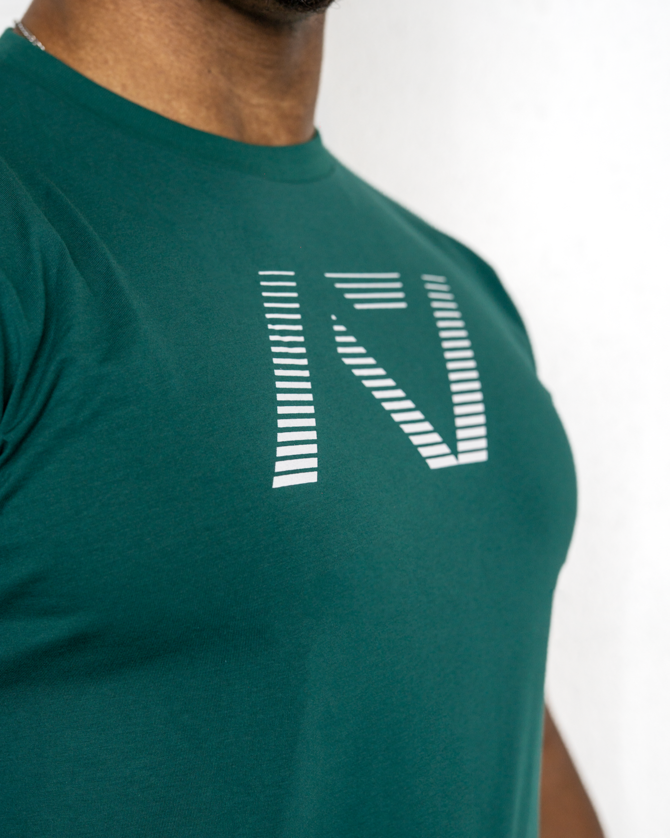 Whether pressing, pulling, squatting or any other variational movement the knurling is always there. The silicone bar grip helps with slippery commercial benches and bars and anchors the barbell to your back. All A7 Powerlifting Equipment shipping to UK, Norway, Switzerland and Iceland.