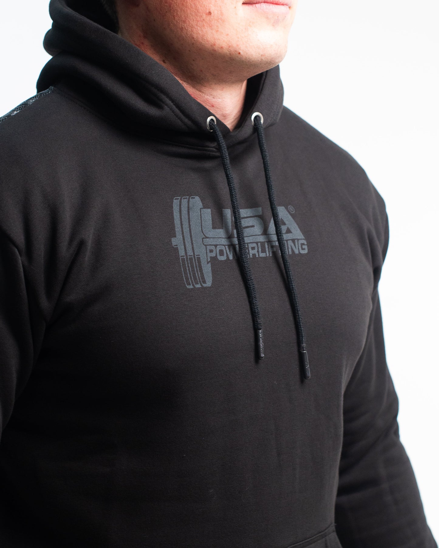 Whether pressing, pulling, squatting or any other variational movement the knurling is always there. The silicone bar grip helps with slippery commercial benches and bars and anchors the barbell to your back. All A7 Powerlifting Equipment shipping to UK, Norway, Switzerland and Iceland.