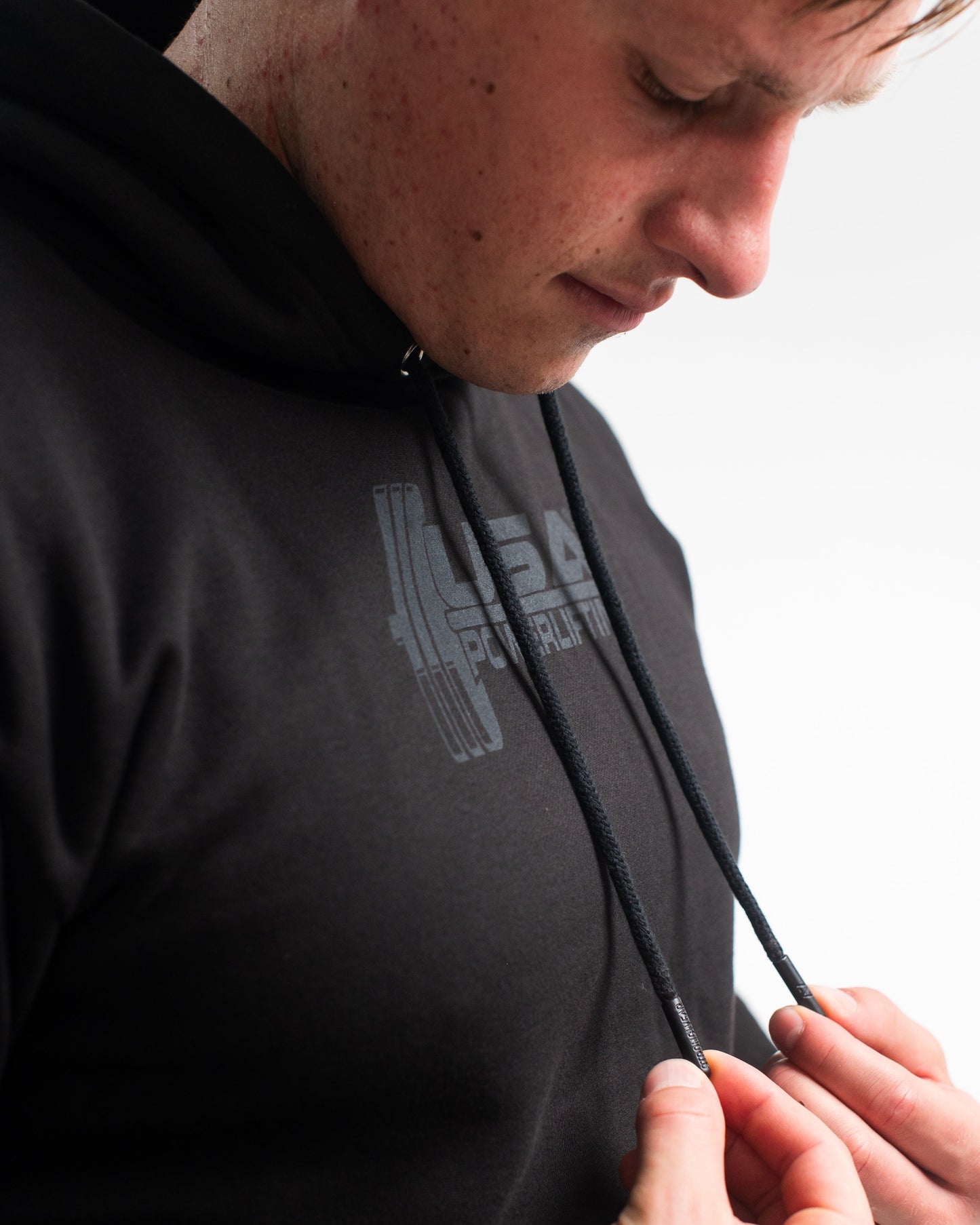 Whether pressing, pulling, squatting or any other variational movement the knurling is always there. The silicone bar grip helps with slippery commercial benches and bars and anchors the barbell to your back. All A7 Powerlifting Equipment shipping to UK, Norway, Switzerland and Iceland.