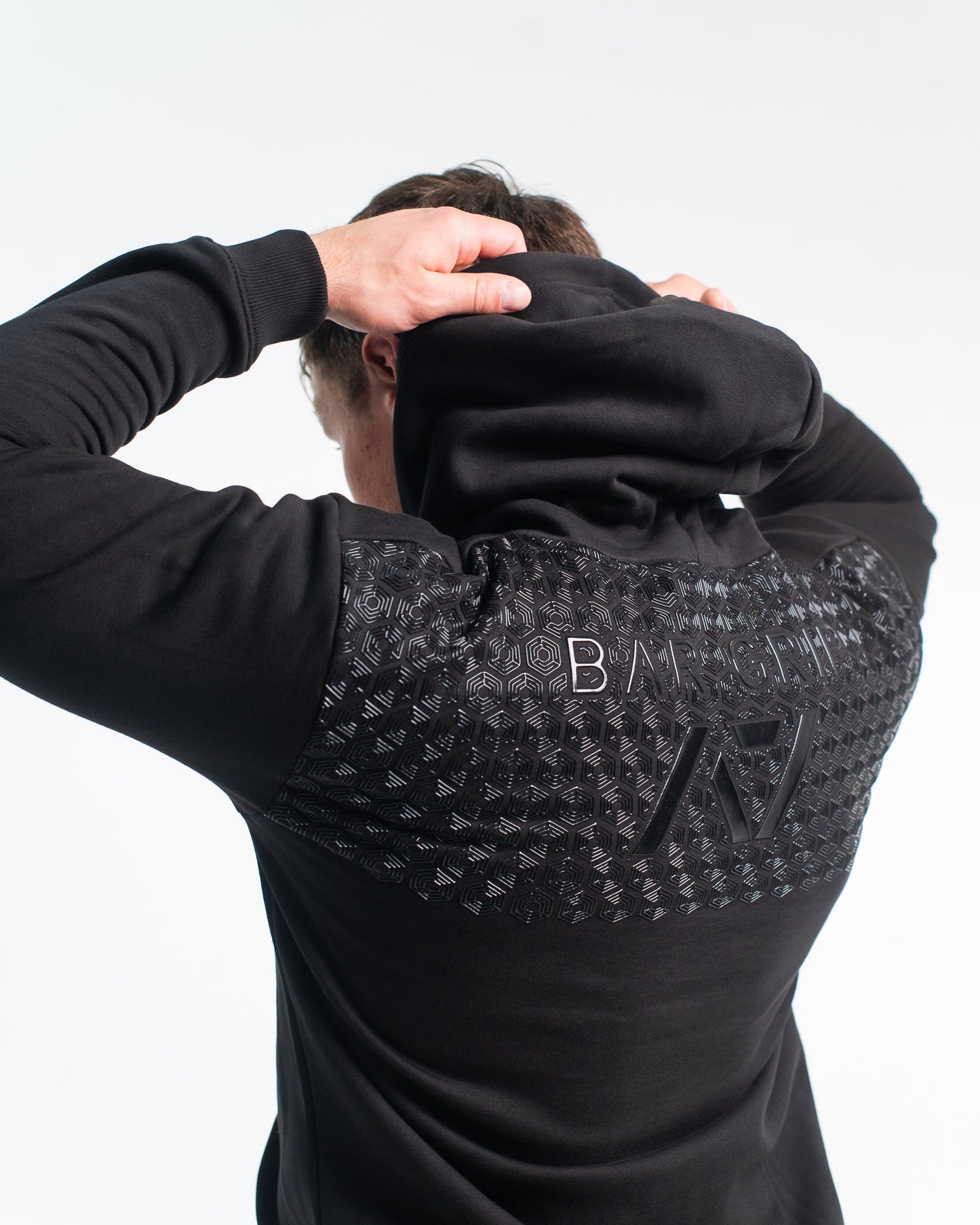 Whether pressing, pulling, squatting or any other variational movement the knurling is always there. The silicone bar grip helps with slippery commercial benches and bars and anchors the barbell to your back. All A7 Powerlifting Equipment shipping to UK, Norway, Switzerland and Iceland.