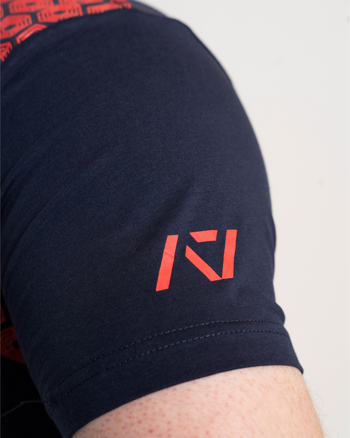 Whether pressing, pulling, squatting or any other variational movement the knurling is always there. The silicone bar grip helps with slippery commercial benches and bars and anchors the barbell to your back. All A7 Powerlifting Equipment shipping to UK, Norway, Switzerland and Iceland.