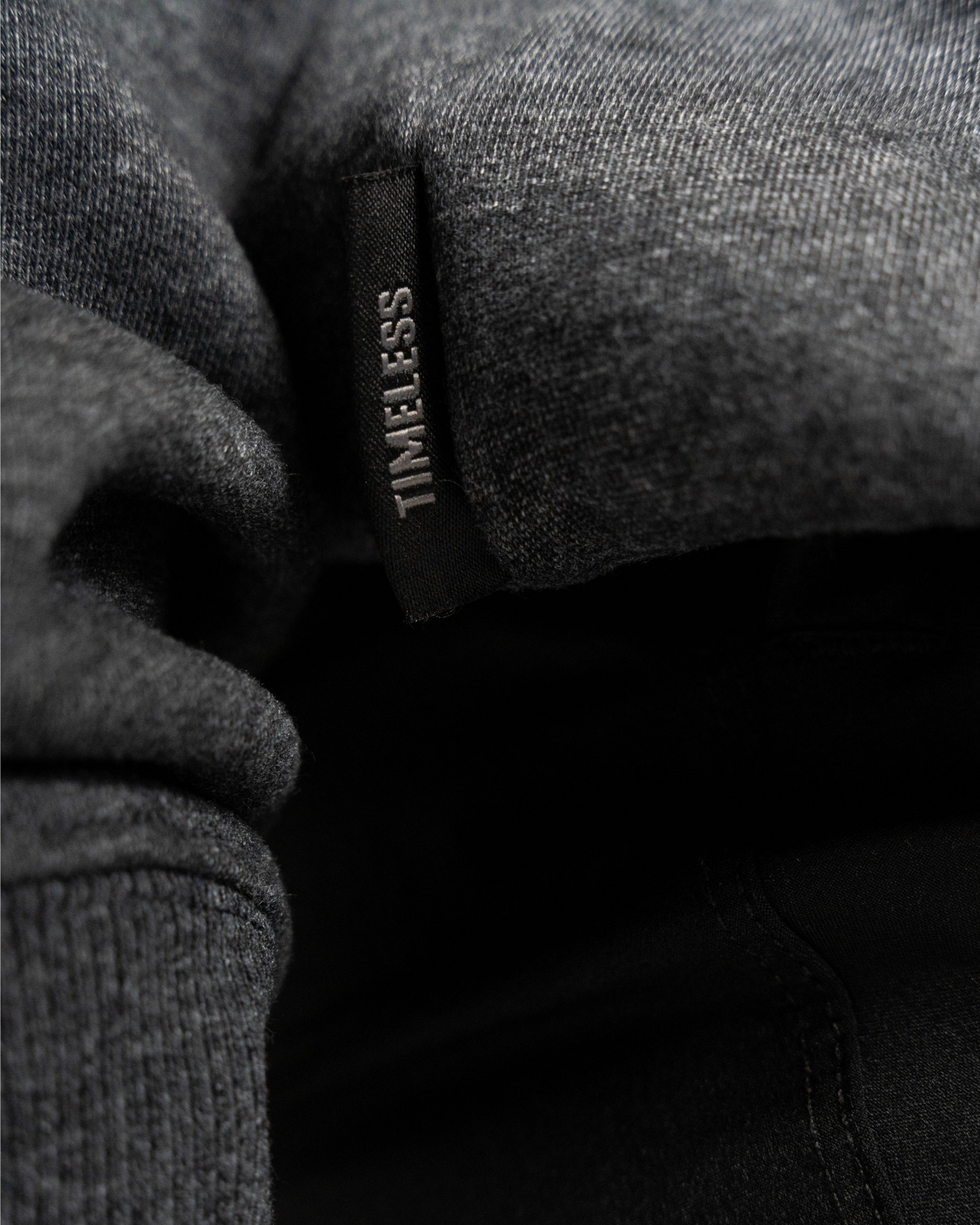 Whether pressing, pulling, squatting or any other variational movement the knurling is always there. The silicone bar grip helps with slippery commercial benches and bars and anchors the barbell to your back. All A7 Powerlifting Equipment shipping to UK, Norway, Switzerland and Iceland.