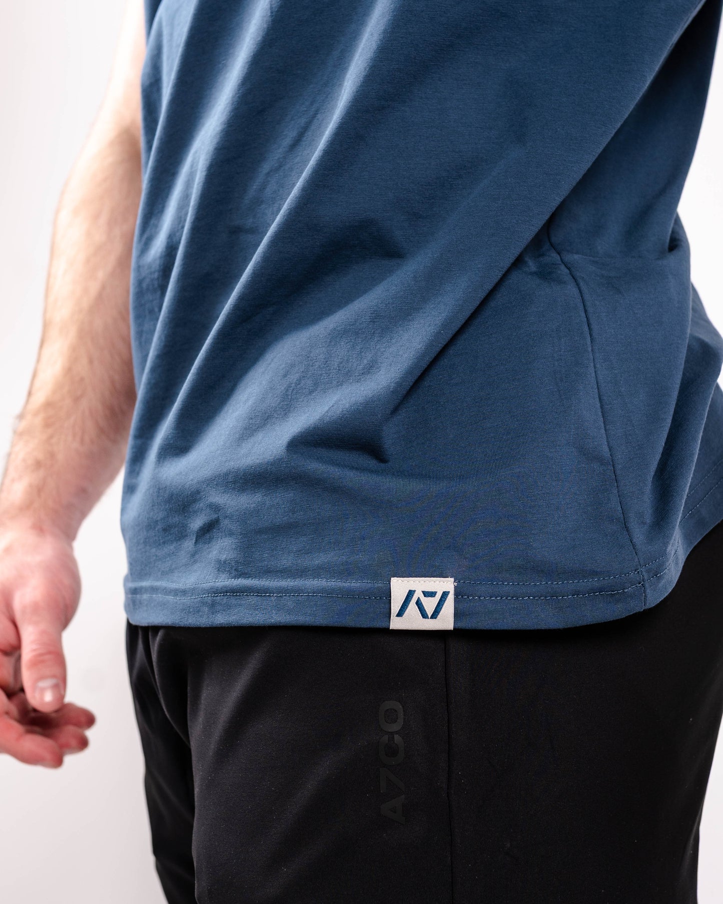 Whether pressing, pulling, squatting or any other variational movement the knurling is always there. The silicone bar grip helps with slippery commercial benches and bars and anchors the barbell to your back. All A7 Powerlifting Equipment shipping to UK, Norway, Switzerland and Iceland.