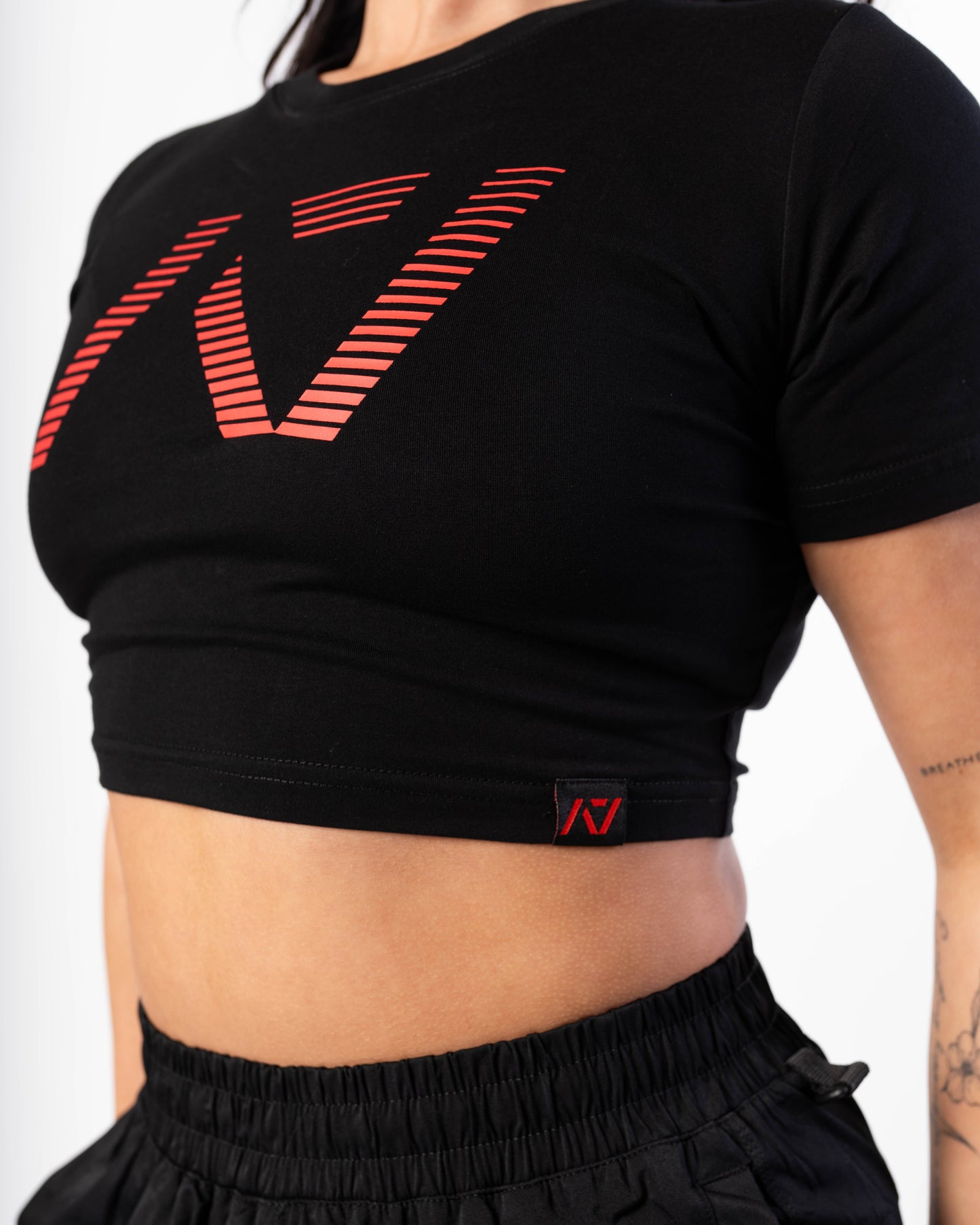 Whether pressing, pulling, squatting or any other variational movement the knurling is always there. The silicone bar grip helps with slippery commercial benches and bars and anchors the barbell to your back. All A7 Powerlifting Equipment shipping to UK, Norway, Switzerland and Iceland.