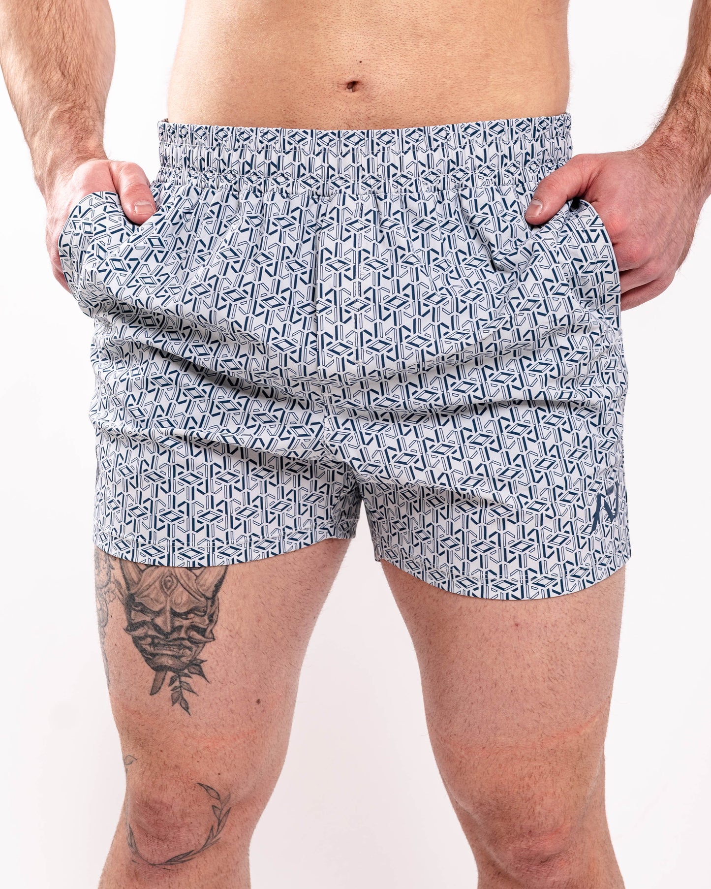 360GO was created to provide the flexibility for all movements in your training while offering comfort. These shorts offer 360 degrees of stretch in all angles and allow you to remain comfortable without limiting any movement in both training and life environments. Designed with a wide drawstring to easily adjust your waist without slipping. Purchase 360GO KWD Squat Shorts from A7 UK. All A7 Powerlifting Equipment shipping to UK, Norway, Switzerland and Iceland.