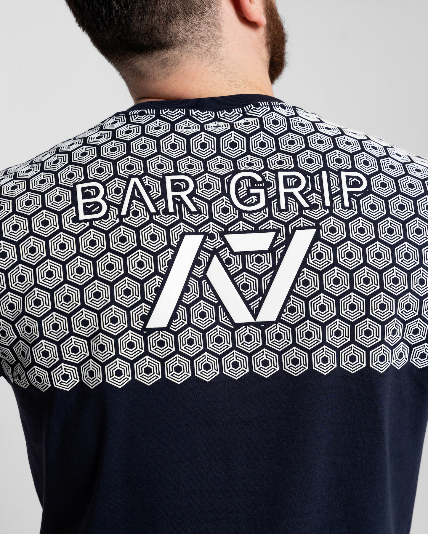 Whether pressing, pulling, squatting or any other variational movement the knurling is always there. The silicone bar grip helps with slippery commercial benches and bars and anchors the barbell to your back. All A7 Powerlifting Equipment shipping to UK, Norway, Switzerland and Iceland.