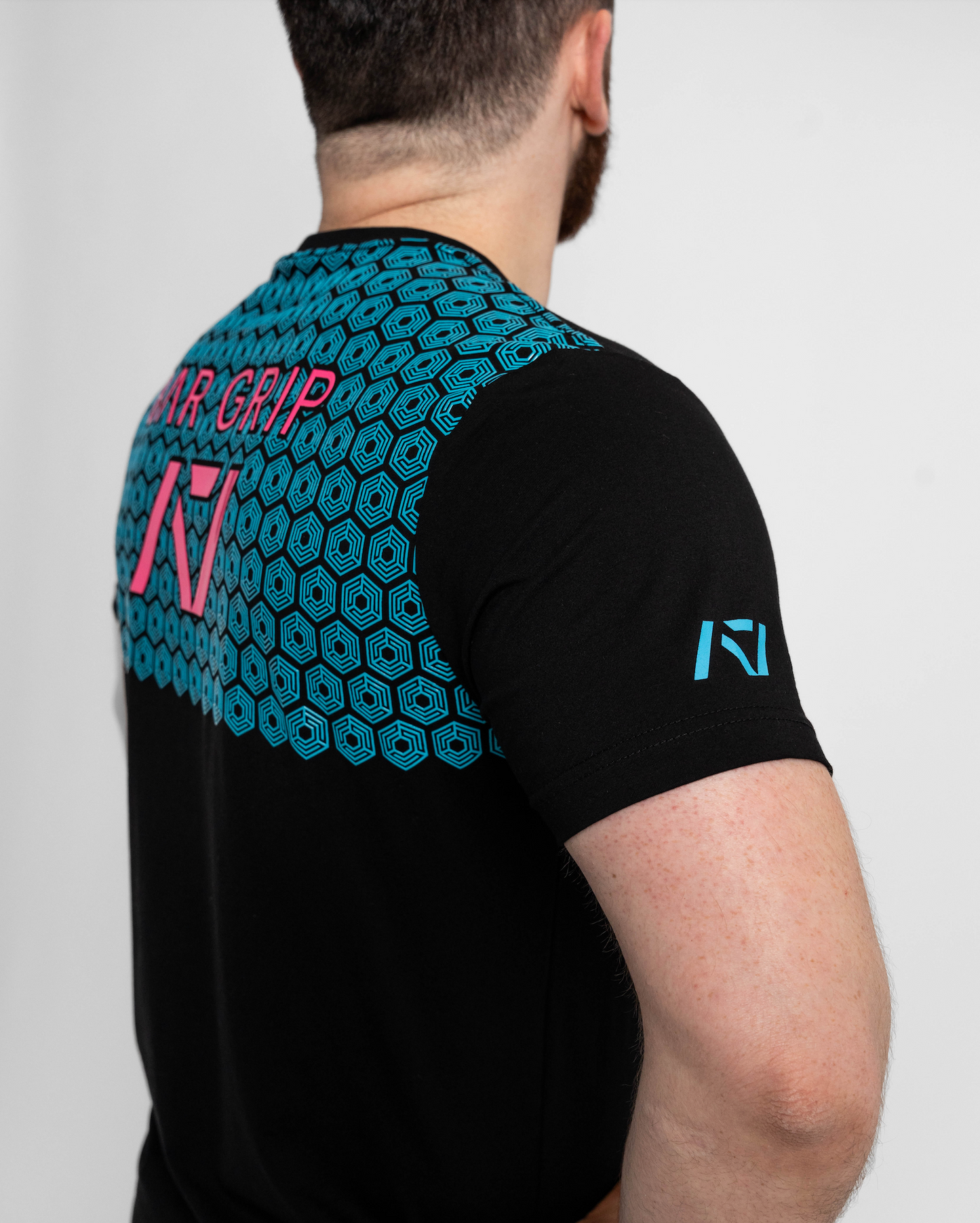 Whether pressing, pulling, squatting or any other variational movement the knurling is always there. The silicone bar grip helps with slippery commercial benches and bars and anchors the barbell to your back. All A7 Powerlifting Equipment shipping to UK, Norway, Switzerland and Iceland.