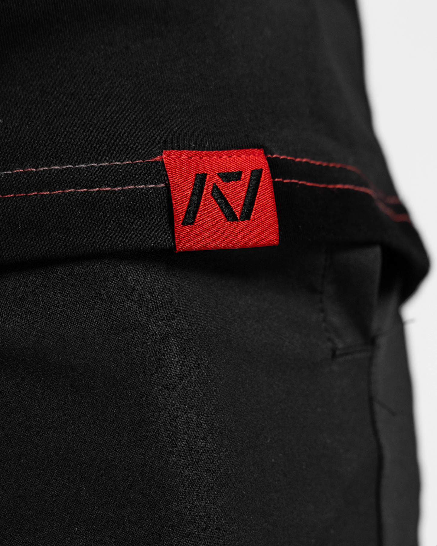 Whether pressing, pulling, squatting or any other variational movement the knurling is always there. The silicone bar grip helps with slippery commercial benches and bars and anchors the barbell to your back. All A7 Powerlifting Equipment shipping to UK, Norway, Switzerland and Iceland.