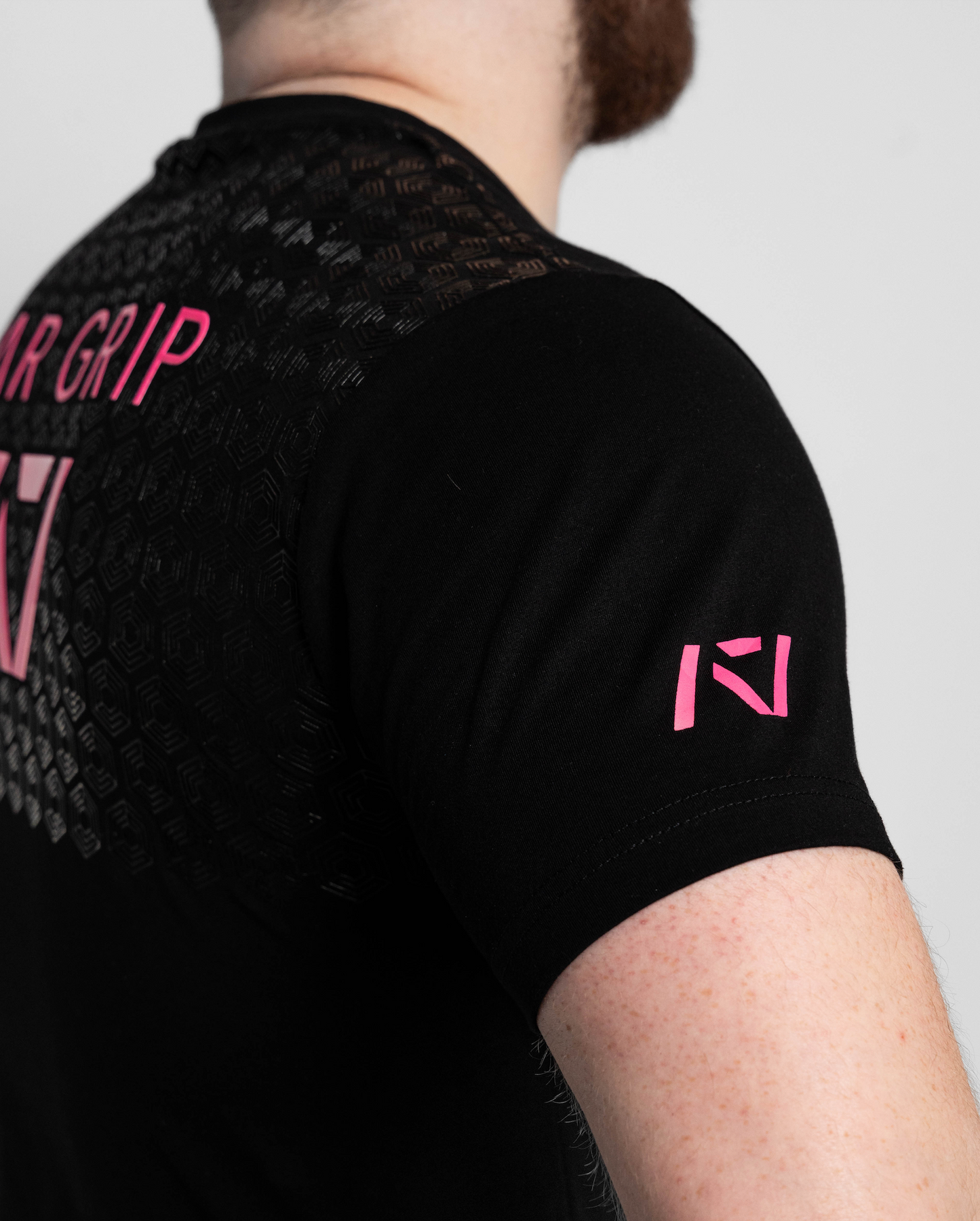 Whether pressing, pulling, squatting or any other variational movement the knurling is always there. The silicone bar grip helps with slippery commercial benches and bars and anchors the barbell to your back. All A7 Powerlifting Equipment shipping to UK, Norway, Switzerland and Iceland.