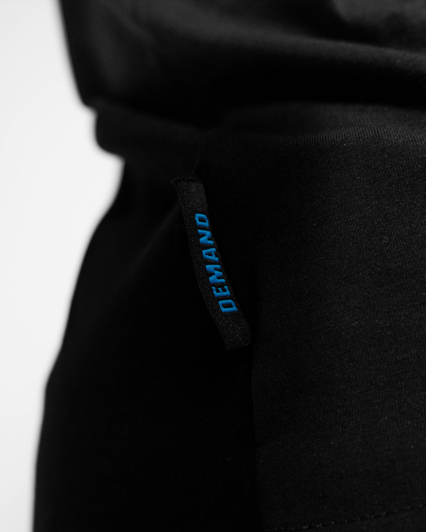 Whether pressing, pulling, squatting or any other variational movement the knurling is always there. The silicone bar grip helps with slippery commercial benches and bars and anchors the barbell to your back. All A7 Powerlifting Equipment shipping to UK, Norway, Switzerland and Iceland.