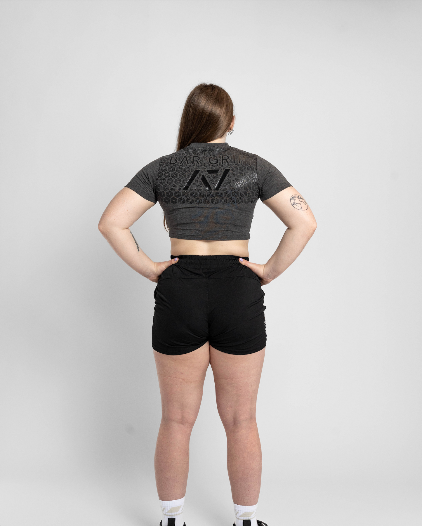 Whether pressing, pulling, squatting or any other variational movement the knurling is always there. The silicone bar grip helps with slippery commercial benches and bars and anchors the barbell to your back. All A7 Powerlifting Equipment shipping to UK, Norway, Switzerland and Iceland.