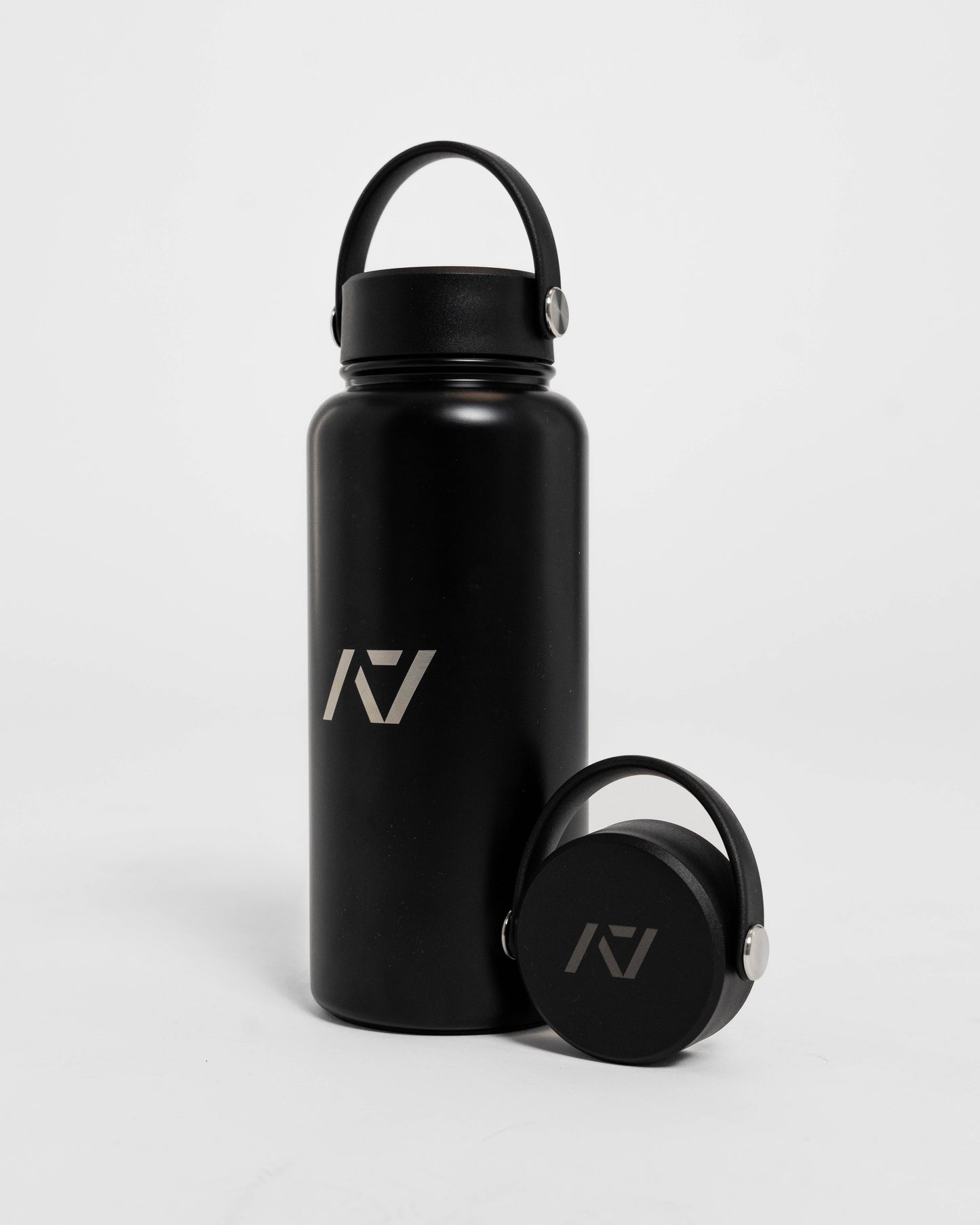 Our 32oz Insulated Stainless Steel Water Bottle in sleek black is designed to keep up with your toughest training days, long commutes, and everything in between. With a generous 32 oz capacity, you'll have plenty of hydration on hand to power through any challenge. All A7 Powerlifting Equipment shipping to UK, Norway, Switzerland and Iceland.