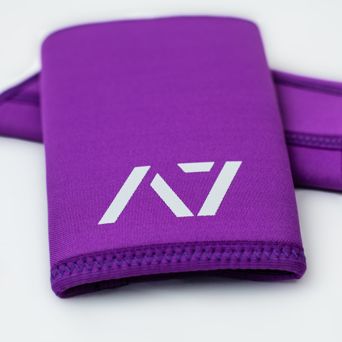 A7 IPF approved Purple CONE knee sleeves are structured with a downward cut panel on the back of the quad and calf to ensure ultimate compression at the knee joint. A7 CONE knee sleeves are IPF approved for use in all powerlifting competitions. A7 CONE Knee Sleeves are IPF Approved Kit. A7 cone knee sleeves are made with high quality neoprene and the knee sleeves are sold as a pair. The double seam on the knee sleeves create a greater tension on the knee joint. A7 UK shipping to UK and Europe.