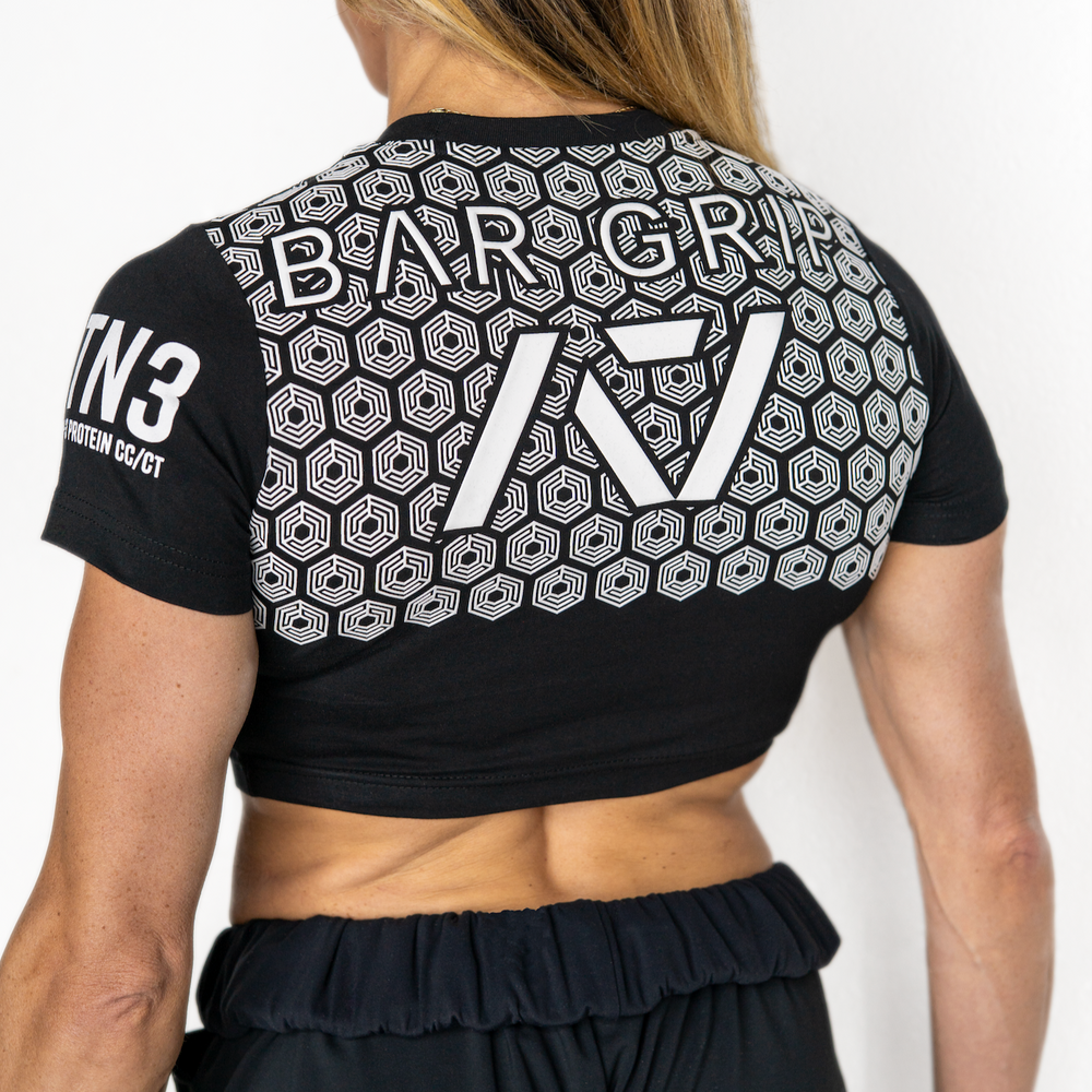 Whether pressing, pulling, squatting or any other variational movement the knurling is always there. The silicone bar grip helps with slippery commercial benches and bars and anchors the barbell to your back. All A7 Powerlifting Equipment shipping to UK, Norway, Switzerland and Iceland.