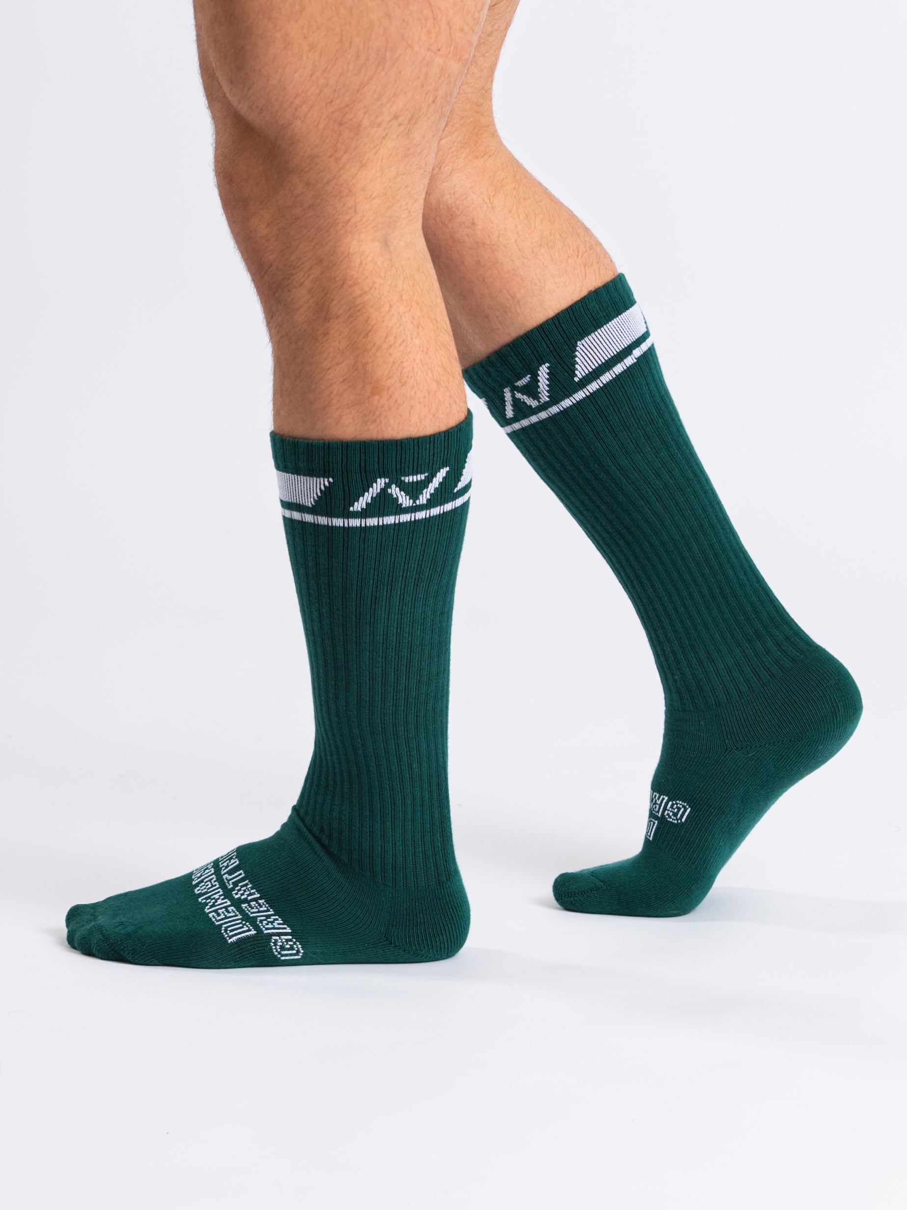 A7 Emerald Forás deadlift socks are designed specifically for pulls and keep your shins protected from scrapes. A7 deadlift socks are a perfect pair to wear in training or powerlifting competition. The A7 IPF Approved Kit includes Powerlifting Singlet, A7 Meet Shirt, A7 Zebra Wrist Wraps, A7 Deadlift Socks, Hourglass Knee Sleeves (Stiff Knee Sleeves and Rigor Mortis Knee Sleeves). All A7 Powerlifting Equipment shipping to UK, Norway, Switzerland and Iceland.