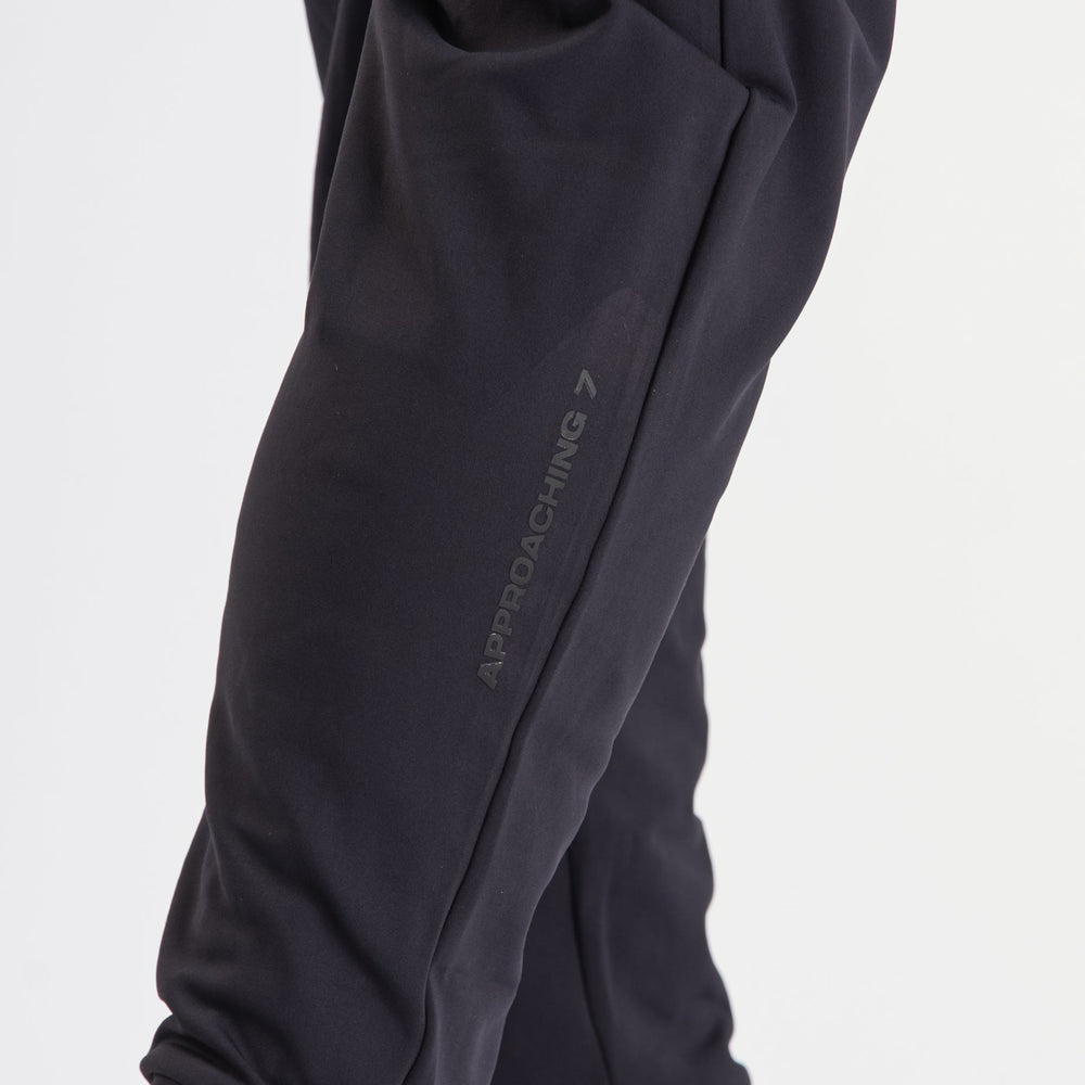 
                      
                        The Cobra 360Go 1Z Joggers, are designed for ultimate comfort and flexibility. Made with 360-degree stretch fabric, these joggers provide complete freedom of movement, perfect for strength training, and everyday wear. The built-in super-soft performance liner adds an extra layer of comfort, while the soft fleece inner feel ensures warmth and coziness. Designed with a unisex fit, it pairs perfectly with our matching Cobra Quarter Zip Jacket. All A7 ships to UK, Norway, Switzerland and Iceland.
                      
                    