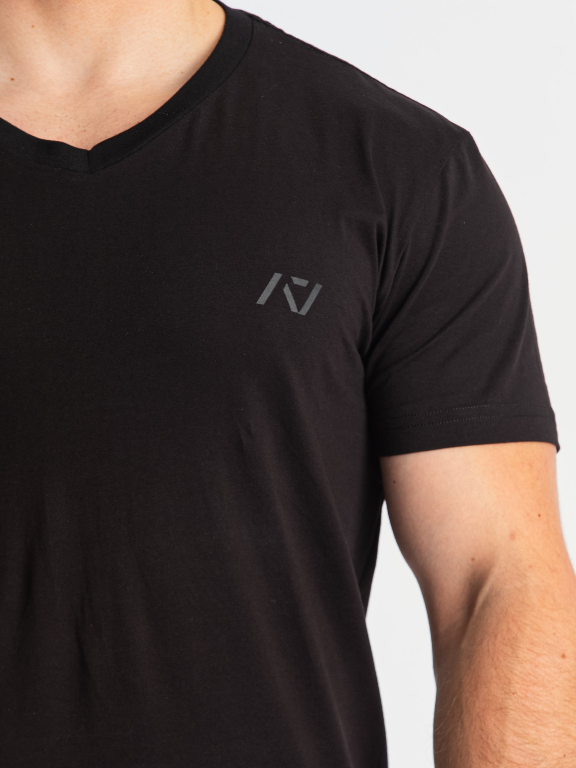 Introducing the True Fit V-Neck, crafted from an innovative new material designed to provide the perfect blend of comfort, performance, and style. True Fit ensures maximum comfort and freedom of movement. This advanced material is lightweight yet durable, making it ideal for both intense training sessions and everyday wear. All A7 Powerlifting Equipment shipping to UK, Norway, Switzerland and Iceland.