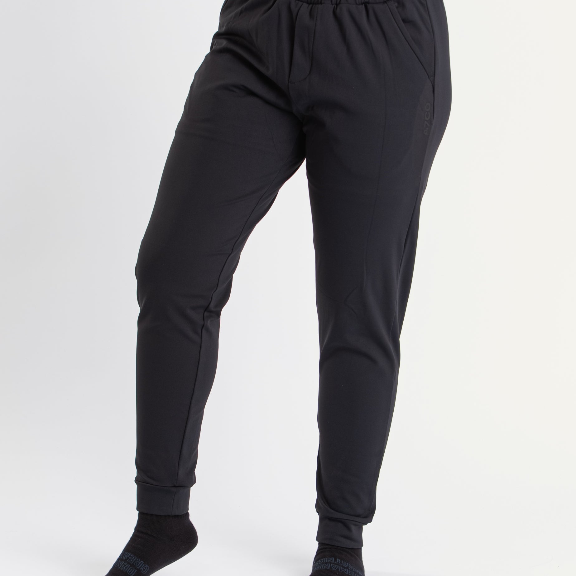 The Cobra 360Go 1Z Joggers, are designed for ultimate comfort and flexibility. Made with 360-degree stretch fabric, these joggers provide complete freedom of movement, perfect for strength training, and everyday wear. The built-in super-soft performance liner adds an extra layer of comfort, while the soft fleece inner feel ensures warmth and coziness. Designed with a unisex fit, it pairs perfectly with our matching Cobra Quarter Zip Jacket. All A7 ships to UK, Norway, Switzerland and Iceland.