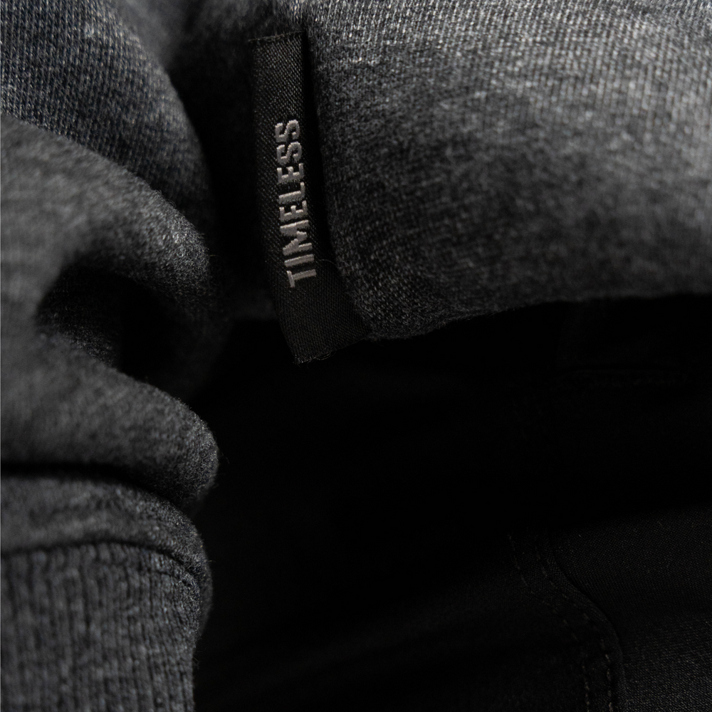 
                      
                        Whether pressing, pulling, squatting or any other variational movement the knurling is always there. The silicone bar grip helps with slippery commercial benches and bars and anchors the barbell to your back. All A7 Powerlifting Equipment shipping to UK, Norway, Switzerland and Iceland.
                      
                    
