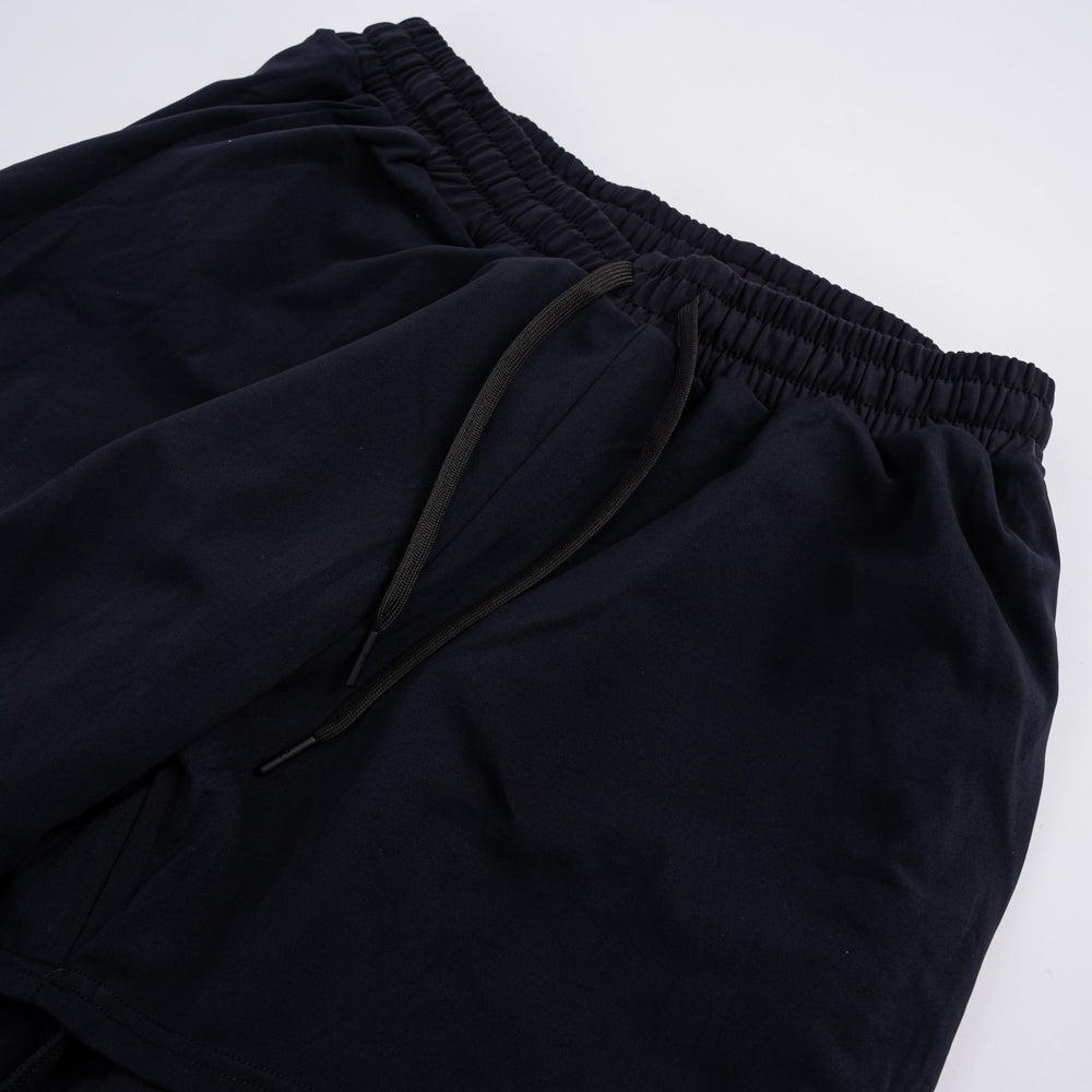 
                      
                        The Cobra 360Go 1Z Joggers, are designed for ultimate comfort and flexibility. Made with 360-degree stretch fabric, these joggers provide complete freedom of movement, perfect for strength training, and everyday wear. The built-in super-soft performance liner adds an extra layer of comfort, while the soft fleece inner feel ensures warmth and coziness. Designed with a unisex fit, it pairs perfectly with our matching Cobra Quarter Zip Jacket. All A7 ships to UK, Norway, Switzerland and Iceland.
                      
                    