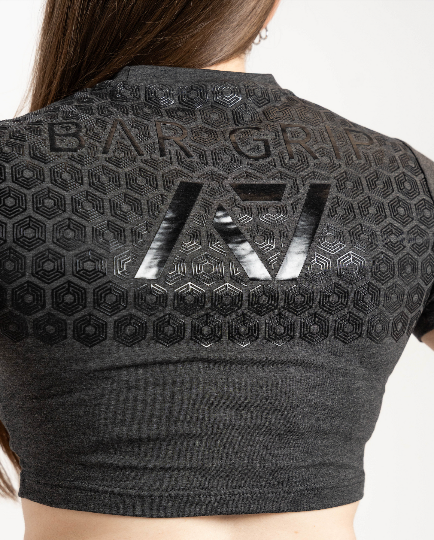 Whether pressing, pulling, squatting or any other variational movement the knurling is always there. The silicone bar grip helps with slippery commercial benches and bars and anchors the barbell to your back. All A7 Powerlifting Equipment shipping to UK, Norway, Switzerland and Iceland.