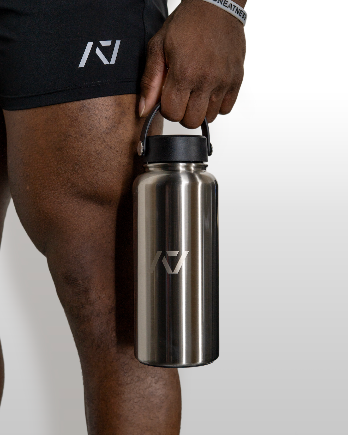 Our 32oz Insulated Stainless Steel Water Bottle in sleek stainless steel is designed to keep up with your toughest training days, long commutes, and everything in between. With a generous 32 oz capacity, you'll have plenty of hydration on hand to power through any challenge. All A7 Powerlifting Equipment shipping to UK, Norway, Switzerland and Iceland.