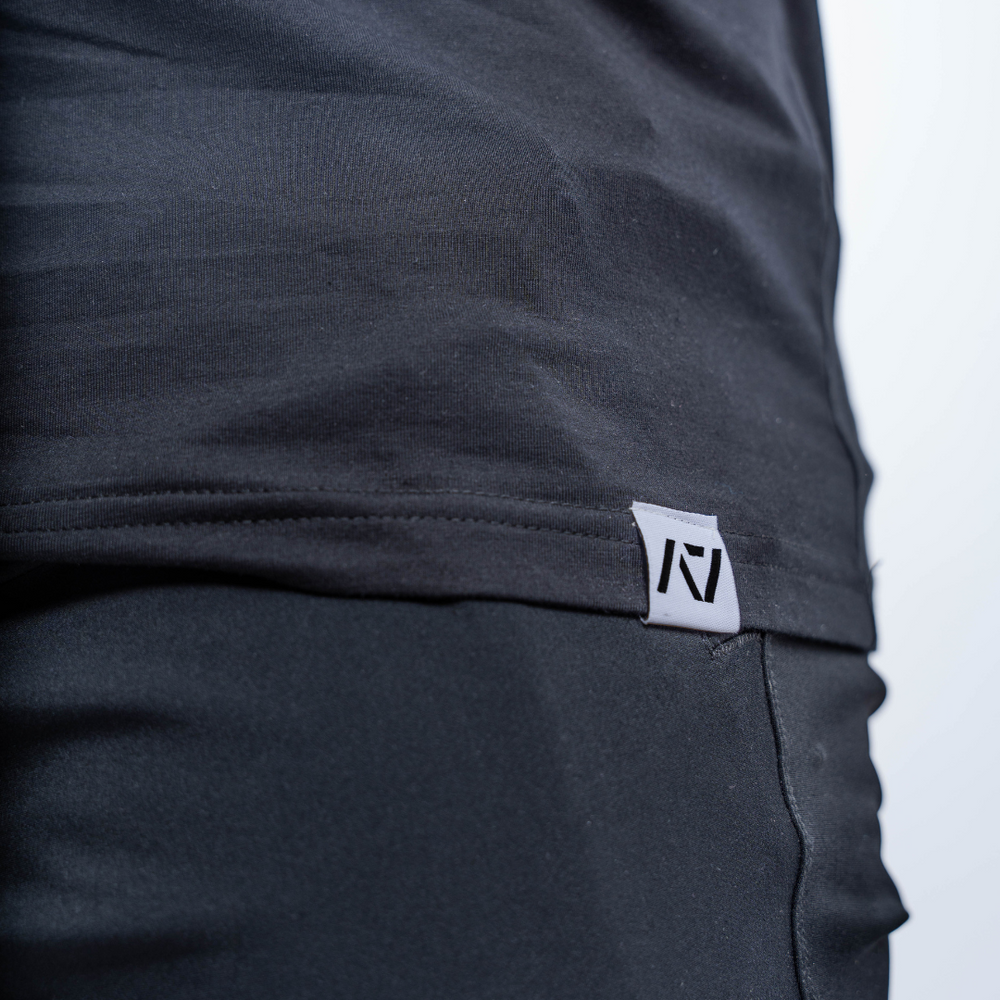 
                      
                        Whether pressing, pulling, squatting or any other variational movement the knurling is always there. The silicone bar grip helps with slippery commercial benches and bars and anchors the barbell to your back. All A7 Powerlifting Equipment shipping to UK, Norway, Switzerland and Iceland.
                      
                    