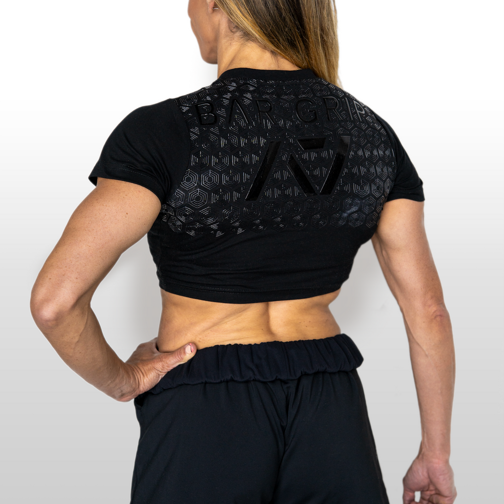 Whether pressing, pulling, squatting or any other variational movement the knurling is always there. The silicone bar grip helps with slippery commercial benches and bars and anchors the barbell to your back. All A7 Powerlifting Equipment shipping to UK, Norway, Switzerland and Iceland.