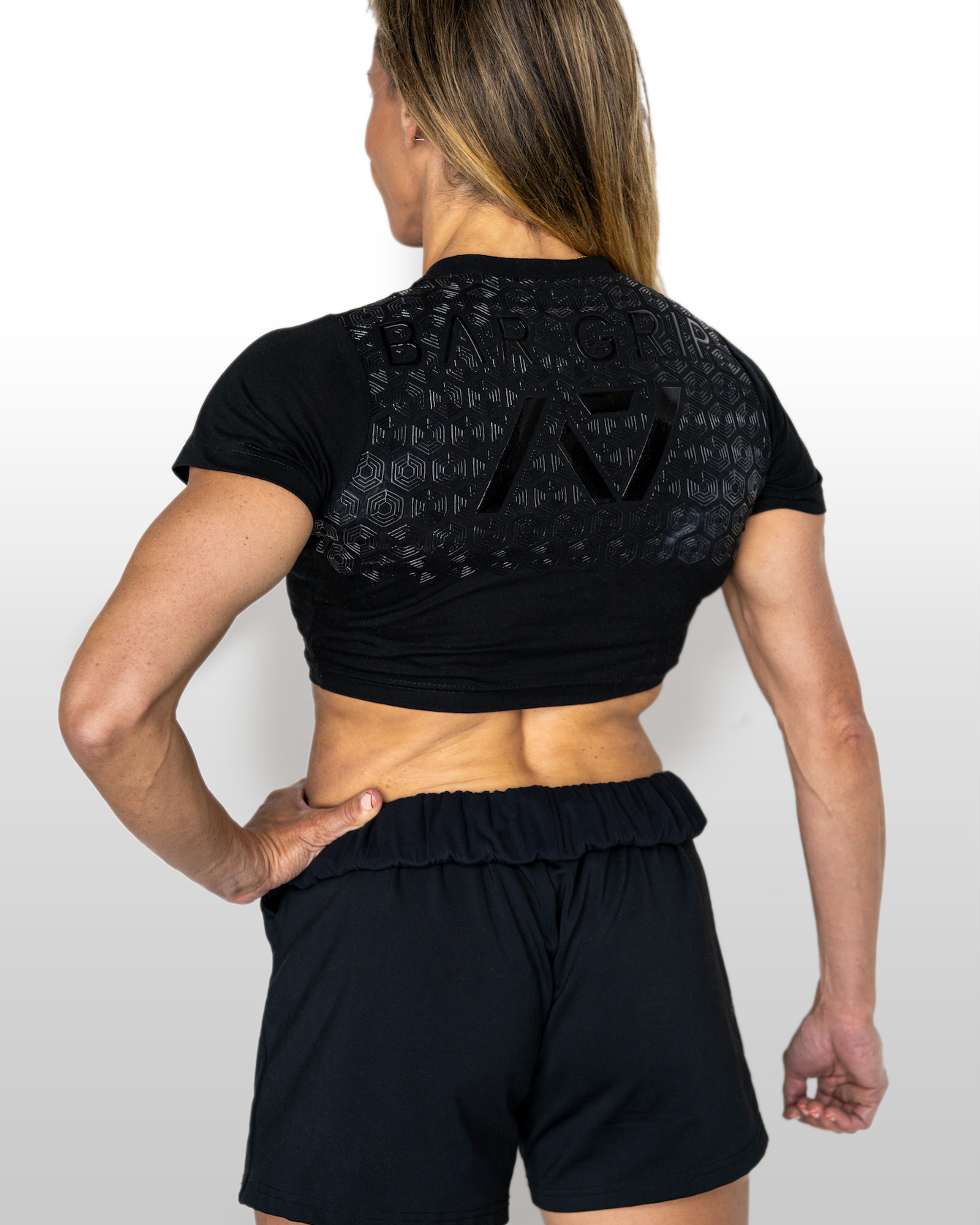 Whether pressing, pulling, squatting or any other variational movement the knurling is always there. The silicone bar grip helps with slippery commercial benches and bars and anchors the barbell to your back. All A7 Powerlifting Equipment shipping to UK, Norway, Switzerland and Iceland.