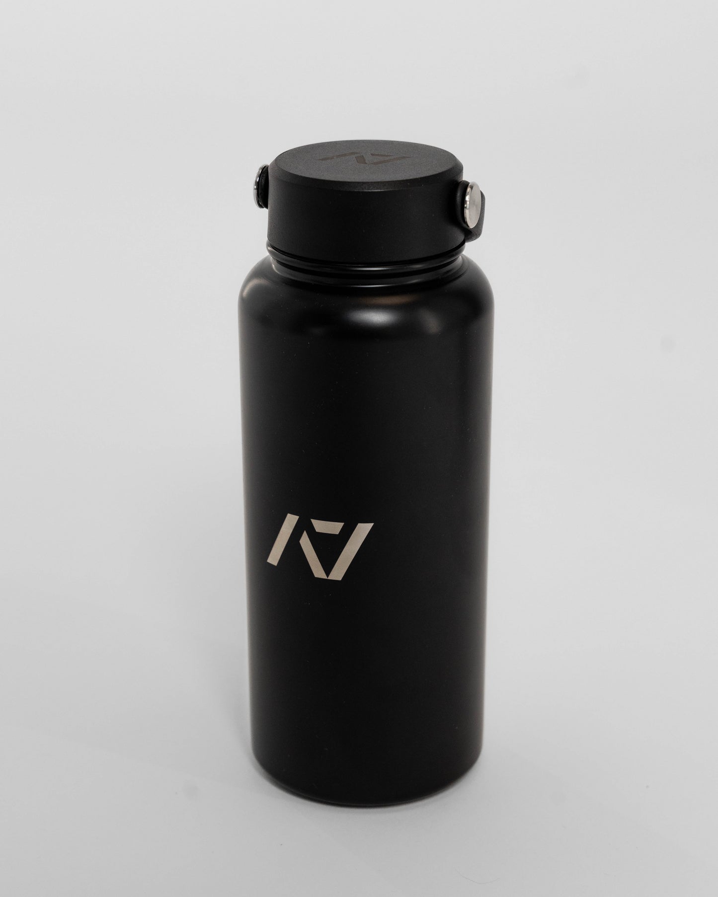 Our 32oz Insulated Stainless Steel Water Bottle in sleek black is designed to keep up with your toughest training days, long commutes, and everything in between. With a generous 32 oz capacity, you'll have plenty of hydration on hand to power through any challenge. All A7 Powerlifting Equipment shipping to UK, Norway, Switzerland and Iceland.