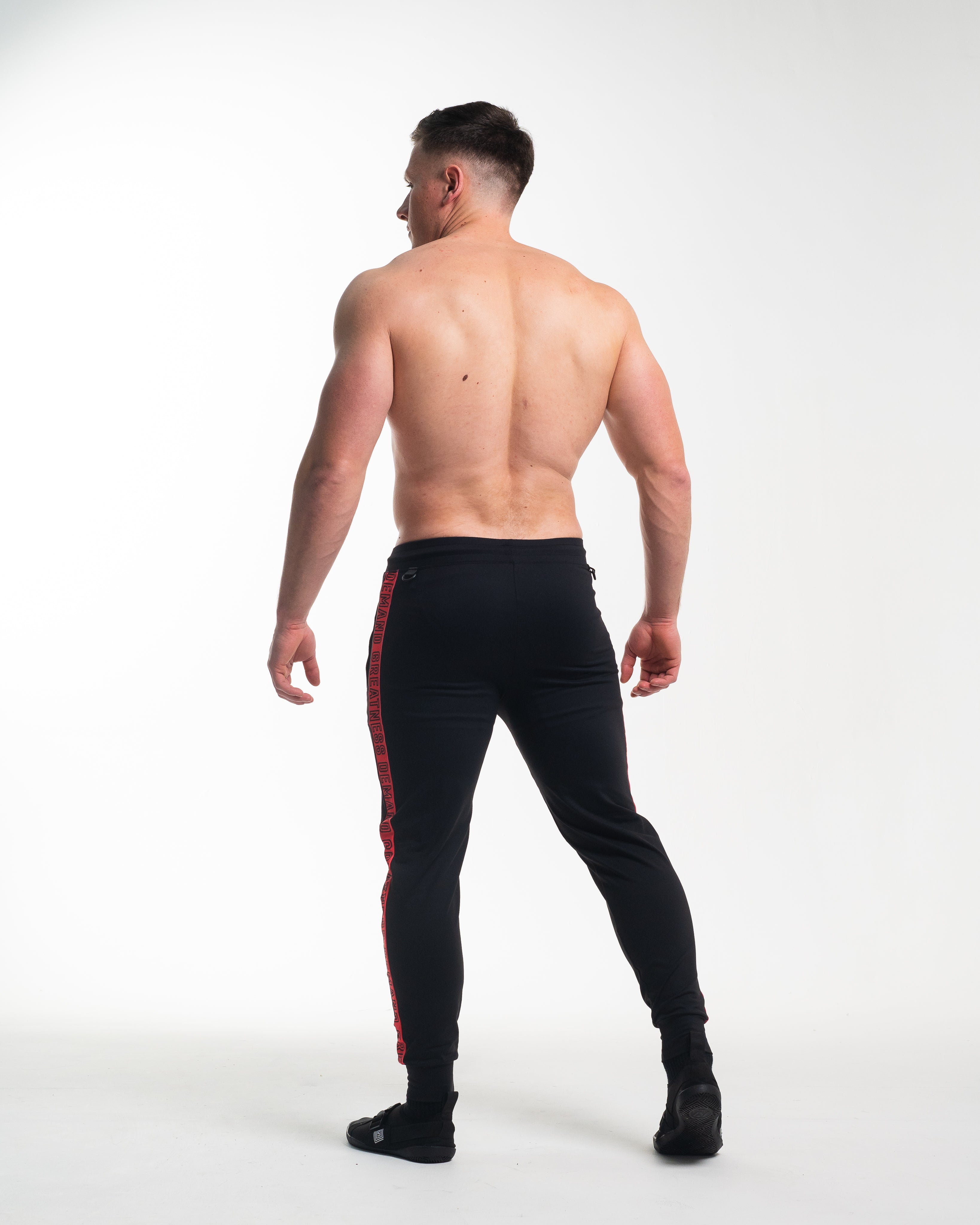 A7 Red Dawn Defy joggers are just as comfortable in the gym as they are going out. These are made with premium moisture-wicking 4-way-stretch material for greater range of motion. These are a great fit for both men and women. All A7 Powerlifting Equipment shipping to UK, Norway, Switzerland and Iceland.