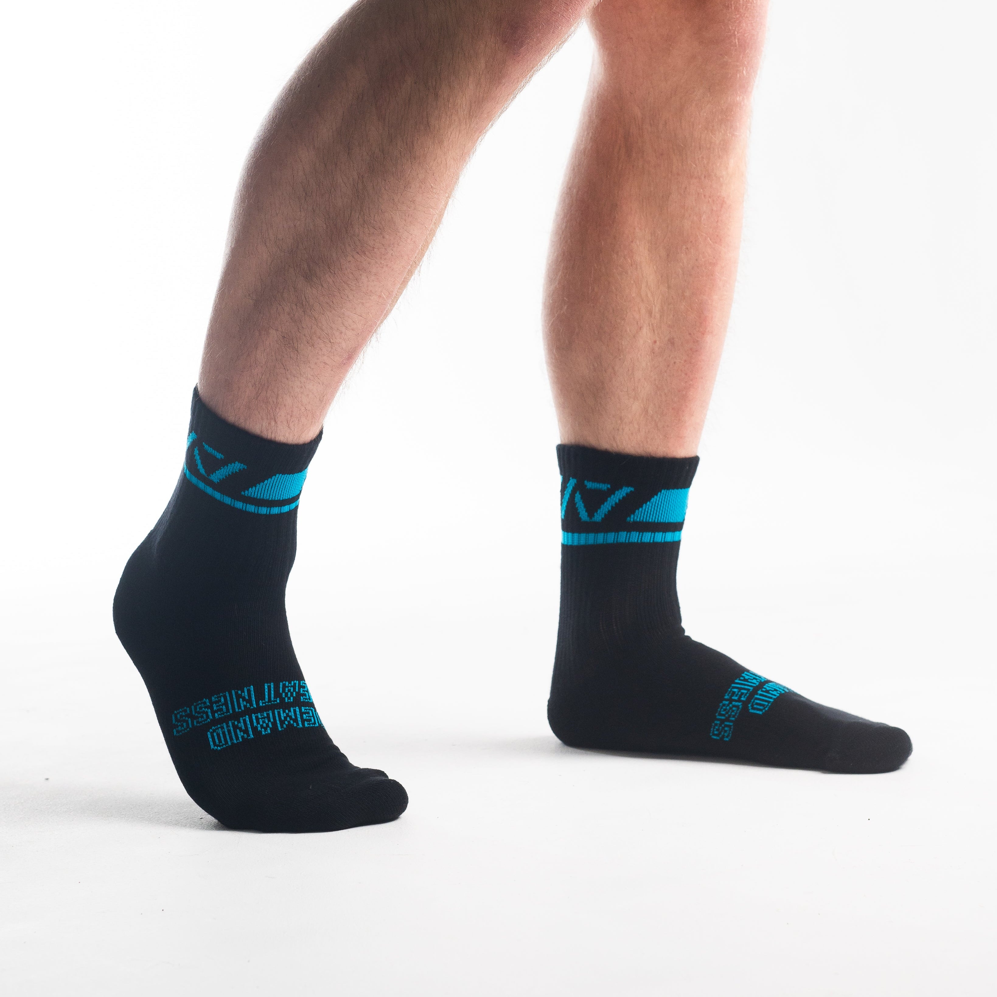 A7 Azul Crew socks showcase blue logos and let your energy show on the platform, in your training or while out and about. The IPF Approved Azul Meet Kit includes Powerlifting Singlet, A7 Meet Shirt, A7 Deadlift Socks. All A7 Powerlifting Equipment shipping to UK, Norway, Switzerland and Iceland.