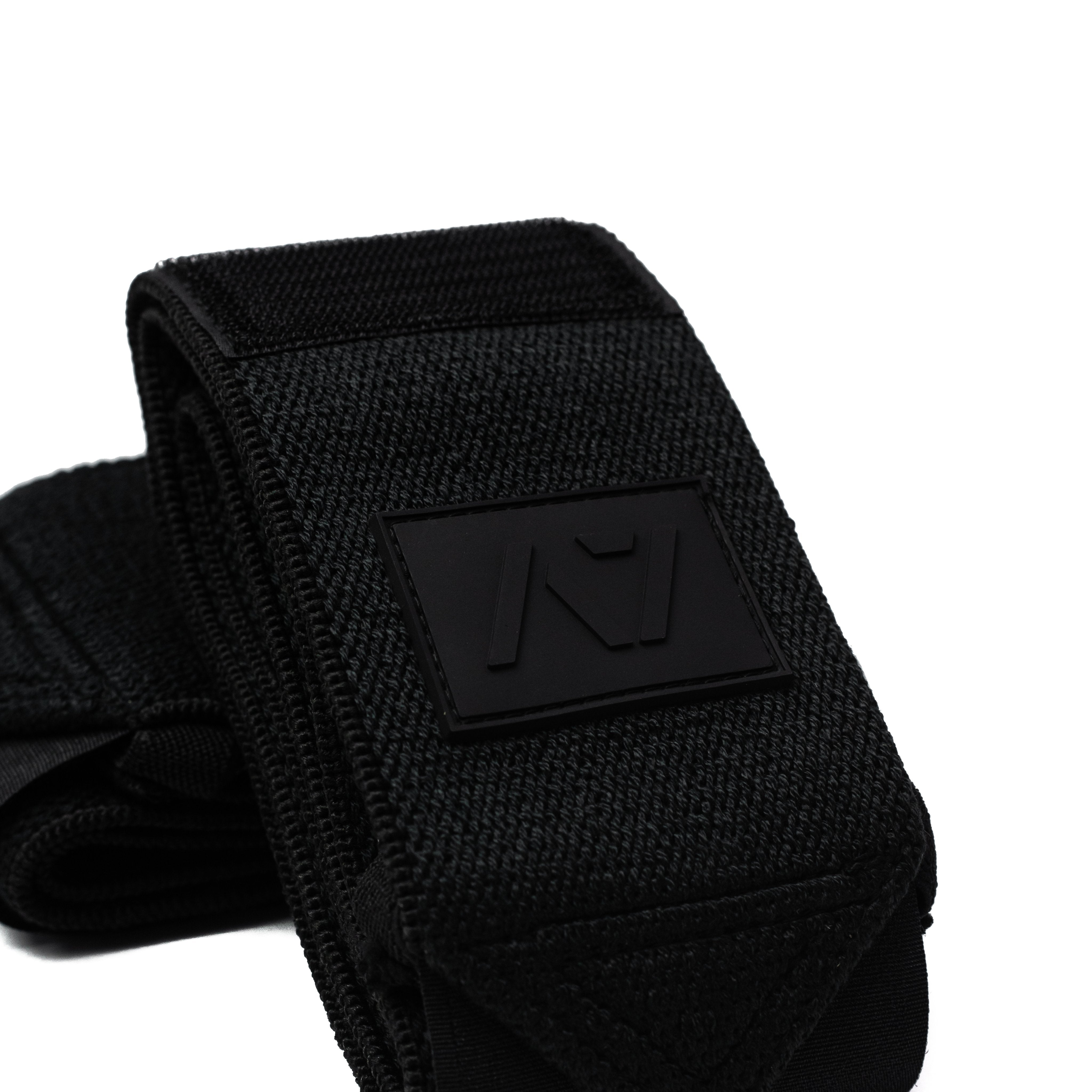 TThis Stealth colourway was created to mute out the logos and keep contrast at a minimum. A colourway that lets your performance and dedication remain the focus while still providing the level of quality, support and comfort you demand from your products. These wrist wraps are a perfect addition to your IPF approved kit.