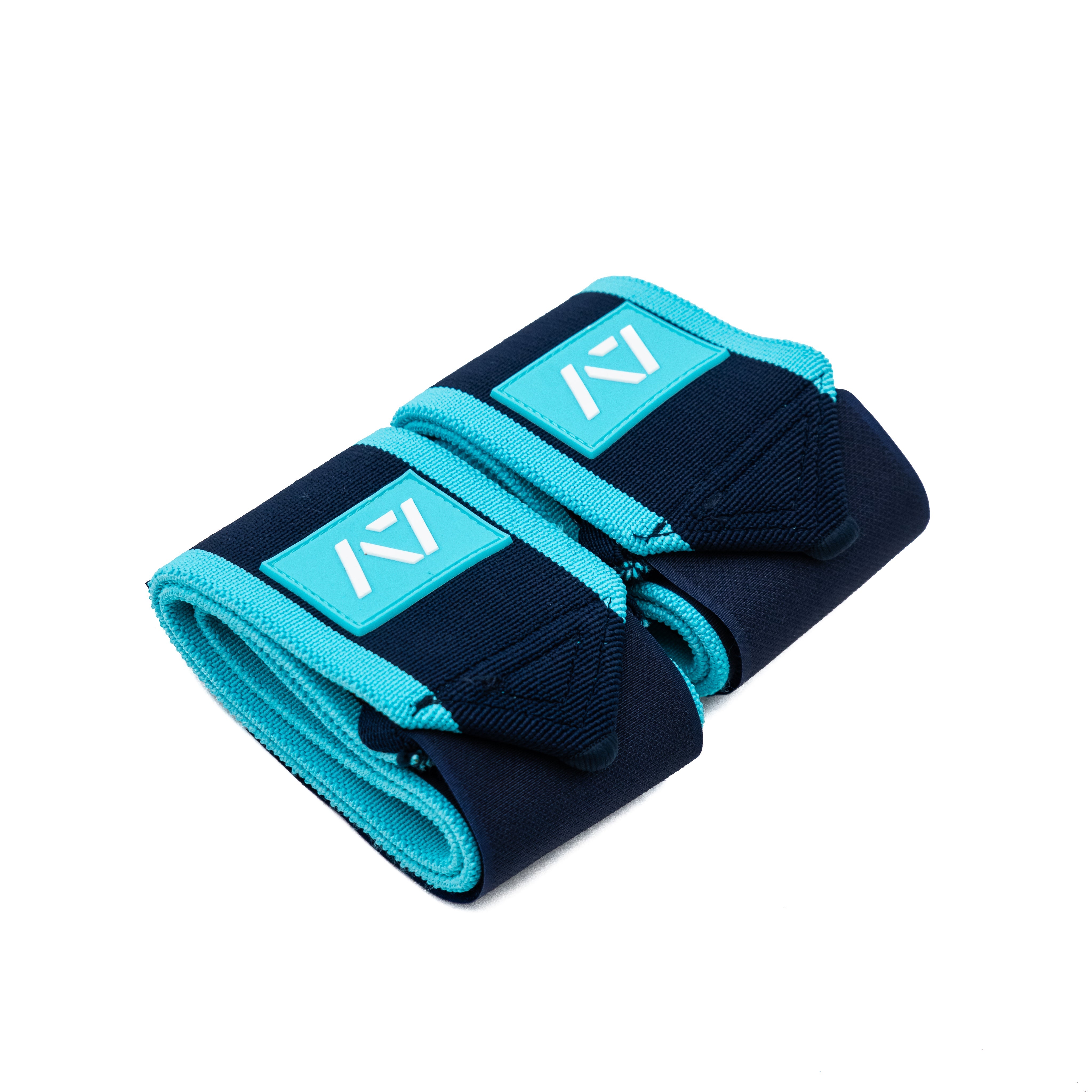 This Iced colourway is a reflection of the sea and a way to cool off from the summer heat. A colourway that stands out on the platform, while still providing the level of quality, support and comfort you demand from your products. These wrist wraps are a perfect addition to your IPF approved kit.