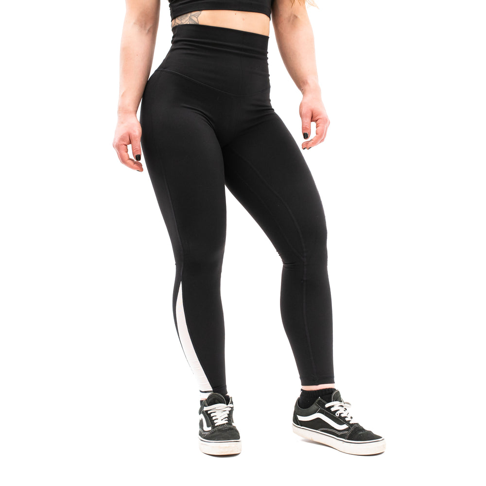 A7 XO Hew Leggings made from the same material as our XO Leggings, but are designed for 'thiccer' body types. The A7 XO Hew have high waistband to be more slimming around your waist and belly and have no seam line on the front for more comfortable movement. Purchase A7 XO Hew Leggings from A7 UK for shipping to UK and Europe. Women’s leggings for powerlifting and training in the gym. Weightlifting leggings for women. 