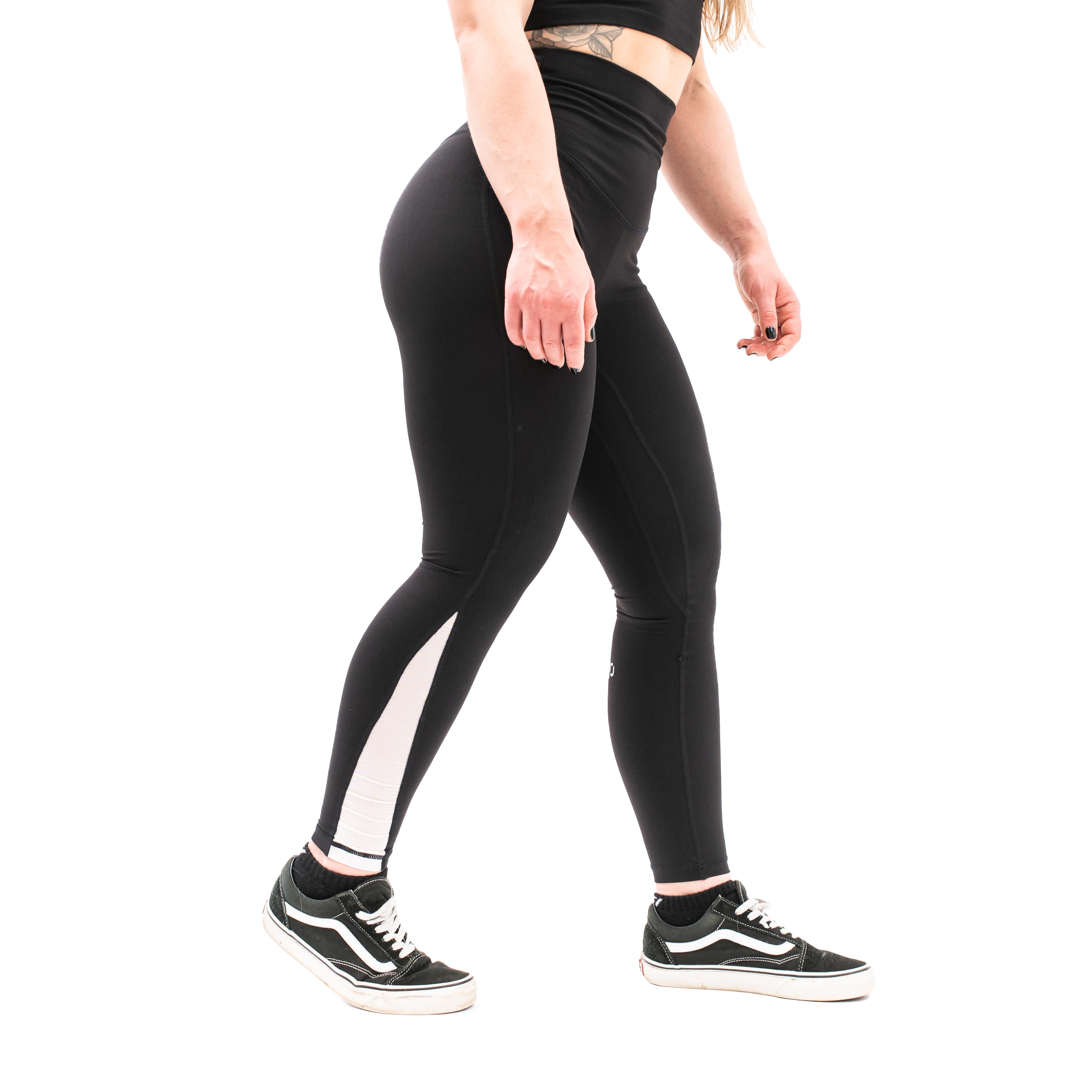 A7 XO Hew Leggings made from the same material as our XO Leggings, but are designed for 'thiccer' body types. The A7 XO Hew have high waistband to be more slimming around your waist and belly and have no seam line on the front for more comfortable movement. Purchase A7 XO Hew Leggings from A7 UK for shipping to UK and Europe. Women’s leggings for powerlifting and training in the gym. Weightlifting leggings for women. 