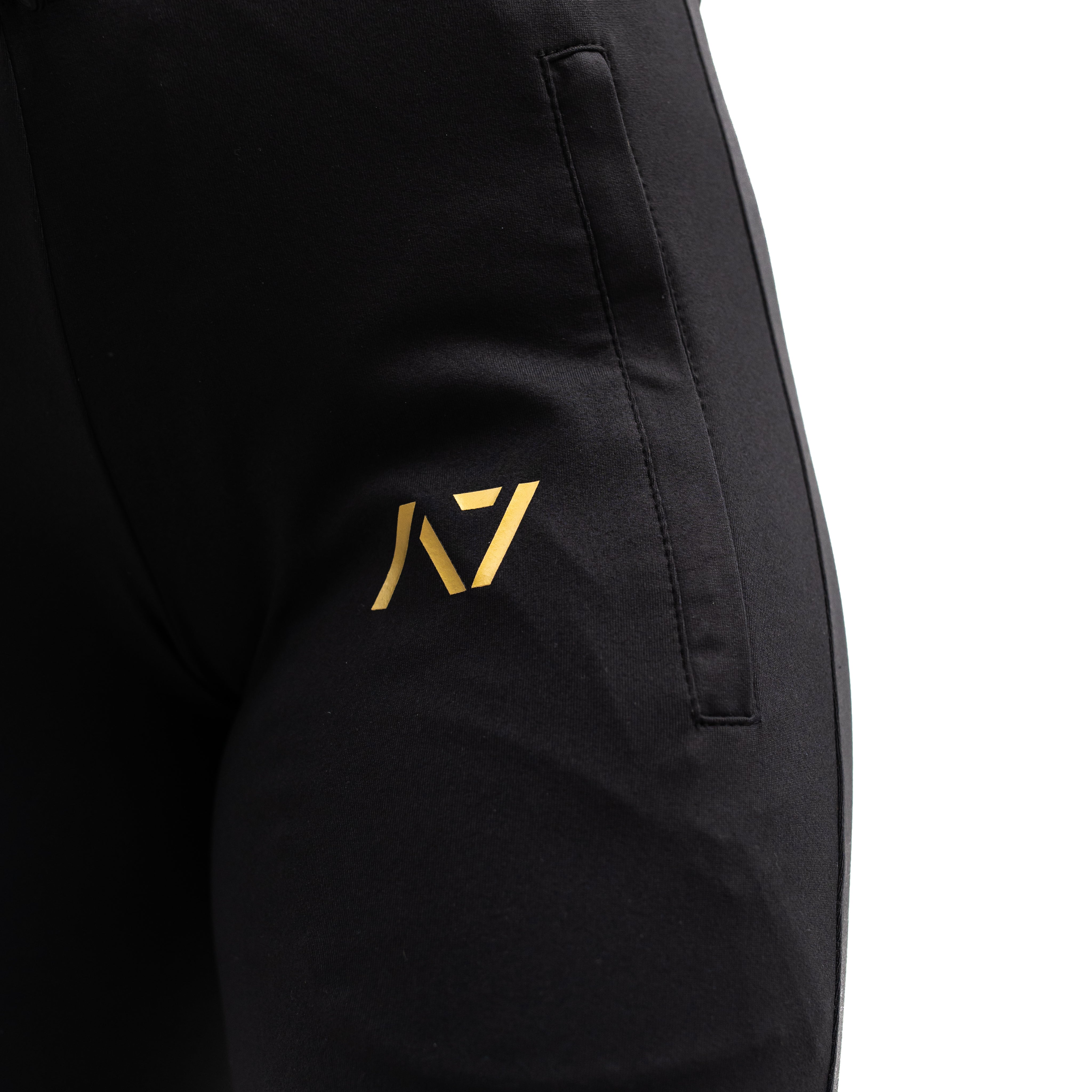 Gold Standard Defy joggers are just as comfortable in the gym as they are going out. These are made with premium moisture-wicking 4-way-stretch material for greater range of motion. These are a great fit for both men and women and offer deep zippered pockets and tapered leg design. Purchase Gold Standard Defy Joggers from A7 UK shipping to UK or A7 Europe shipping to EU.