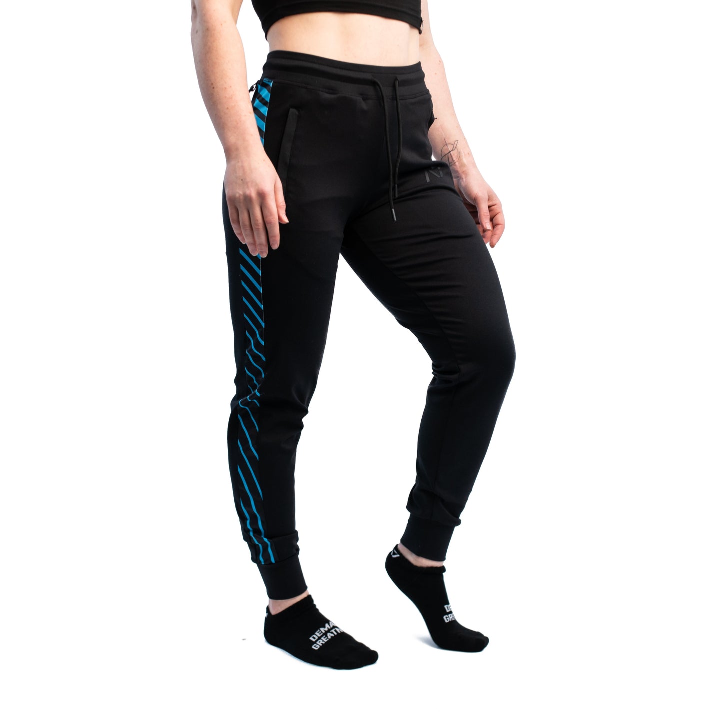 A7 Ripple Defy joggers are just as comfortable in the gym as they are going out. These are made with premium moisture-wicking 4-way-stretch material for greater range of motion. These are a great fit for both men and women and offer deep zippered pockets and tapered leg design. Purchase Ripple Defy Joggers from A7 UK shipping to UK or A7 Europe shipping to EU.
