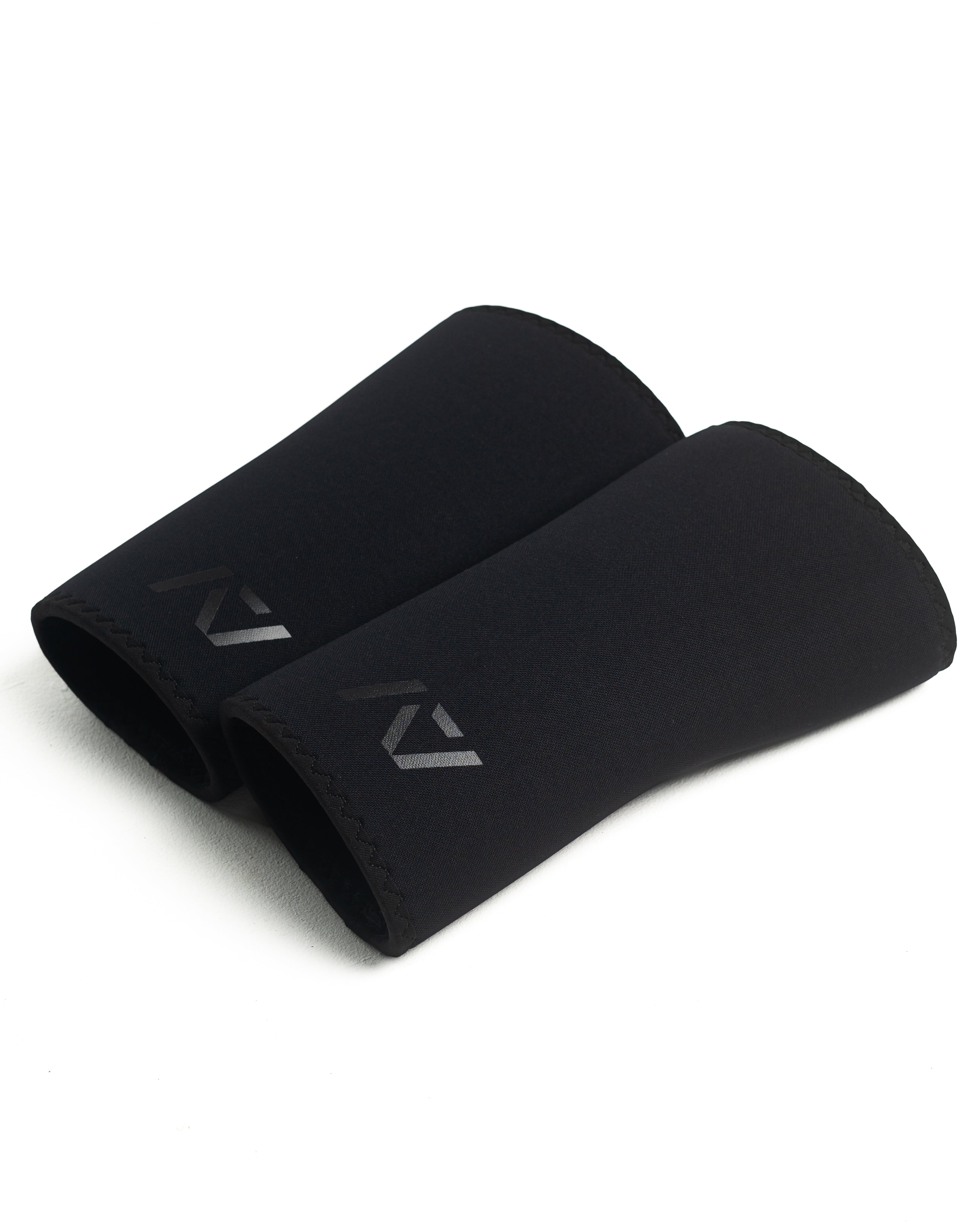 Hourglass Knee Sleeves - Stealth | A7 UK shipping to Europe