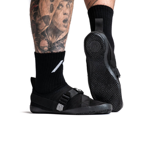 Simply designed with you in mind. With a 5 mm thin rubber grip sole, single pull diagonal/ Centre tension strap, all plastic components to allow easy washing, and even a convenient storage bag. These Soul Sumo v2 slippers are sure to impress. These slippers are ultra-compact and when rolled up are about the size of your wrist wraps. 