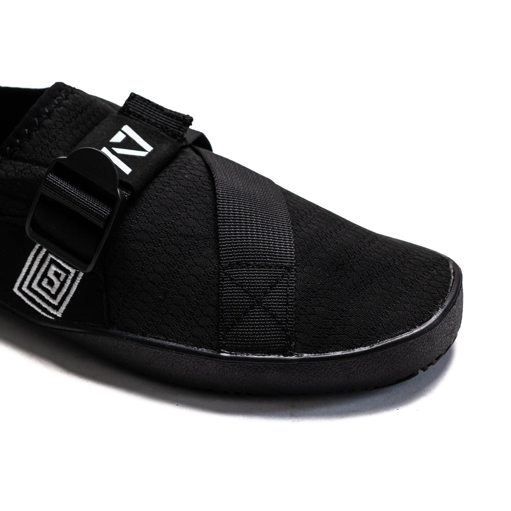
                      
                        Simply designed with you in mind. With a 5 mm thin rubber grip sole, single pull diagonal/ Centre tension strap, all plastic components to allow easy washing, and even a convenient storage bag. These Soul Sumo v2 slippers are sure to impress. These slippers are ultra-compact and when rolled up are about the size of your wrist wraps. Our Soul Sumo Slippers are approved for IPF competitions and make a great addition to any IPF approved kit! A7 UK shipping to UK and Europe.
                      
                    