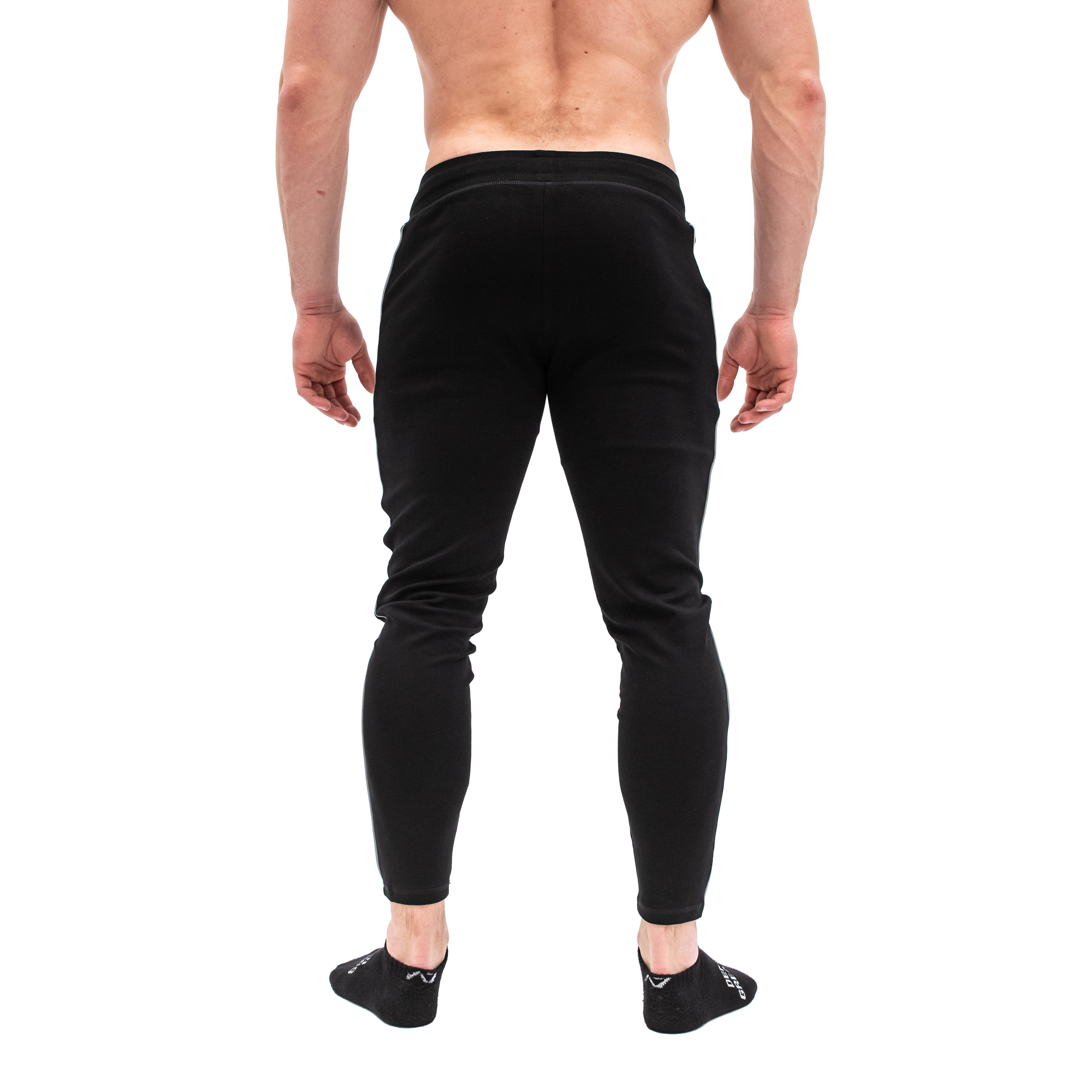 When we set out to create our Moxie Joggers we knew they had to meet the high standard we established with our Defy Joggers.We wanted to introduce some new elements that we felt could bring joy in both your comfort and style!